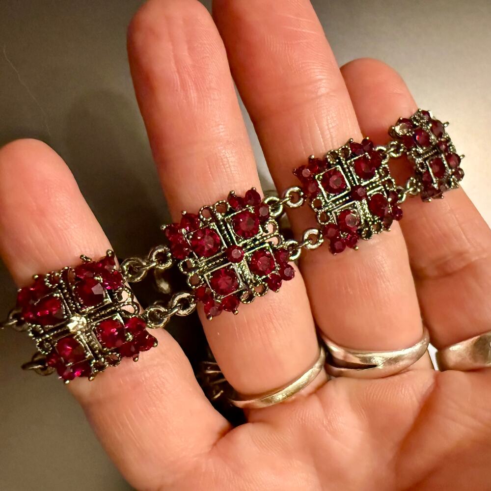 Romantic Vintage Retro Style Red Crystal Panel Bracelet - Picture 3 of 8